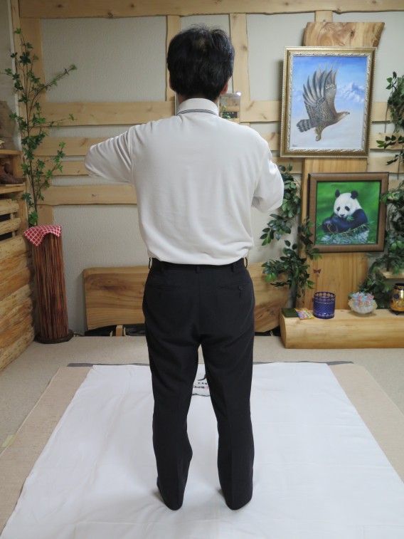 Iこの姿勢は、左足の股関節に体重がかかっています。